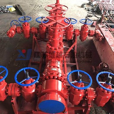 Fracturing wellhead